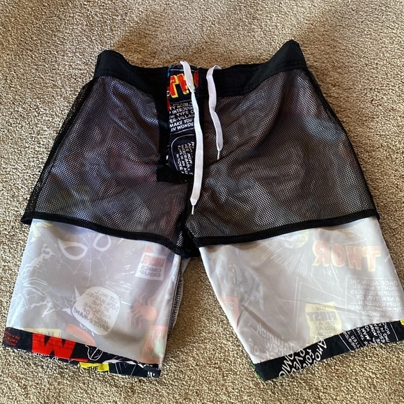 Marvel Swim Board Shorts Black Red Blue White Size SMALL - Picture 6 of 6
